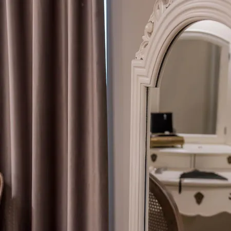Kyria Boutique House 3*